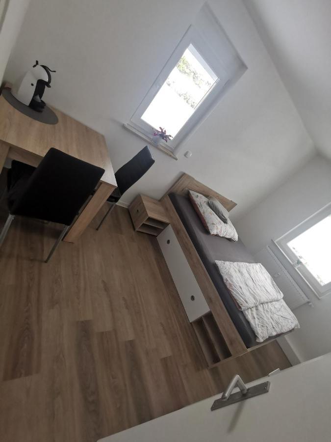 Privates Zimmer In Ruhiger Lage Heidenheim-Steinheim Am Albuch Esterno foto